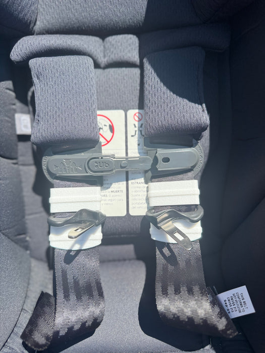 Bucklebuddeez Infant Car Seat Strap Aligner Accessory