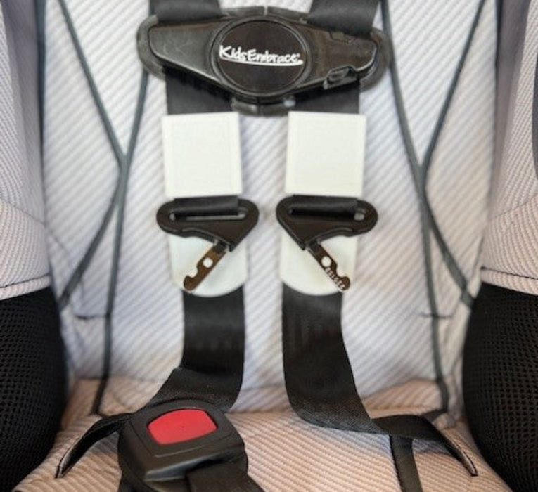 BuckleBuddeez Car Seat Strap Aligner